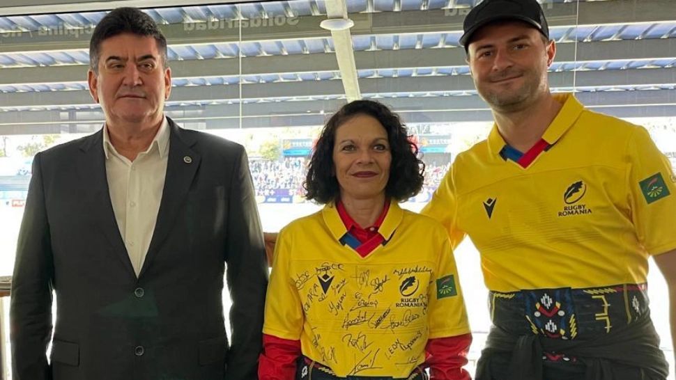 Foto: Gabriel Oprea, alaturi de ambasadorul României la Montevideo, Ana Voicu