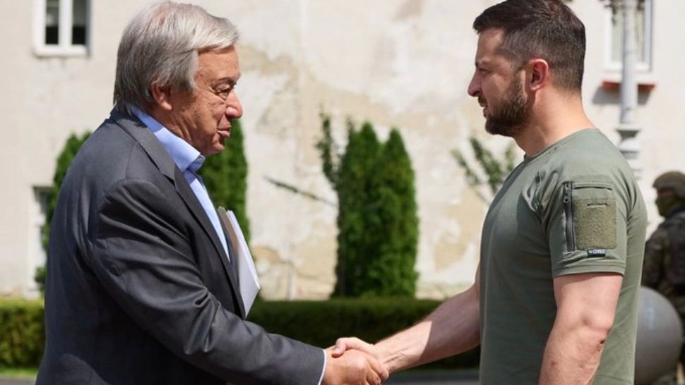 Președintele Volodimir Zelenski și secretarul general ONU - Antonio Guterres, în Ucraina Foto: Twitter.com