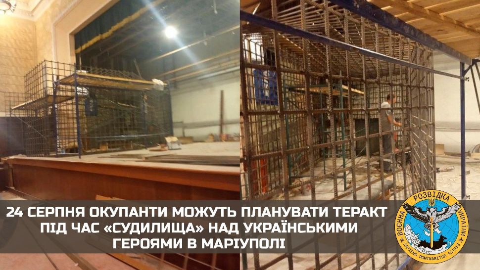 Cuști instalate pe scena Filarmonicii din Mariupol/ Twitter Nexta