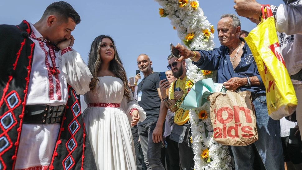 Nuntă cu dedicație, la Măciuca - Cine sunt păpușarii lui George Simion: sponsorii din umbră ai partidului AUR. Se strigă darul Serviciilor!