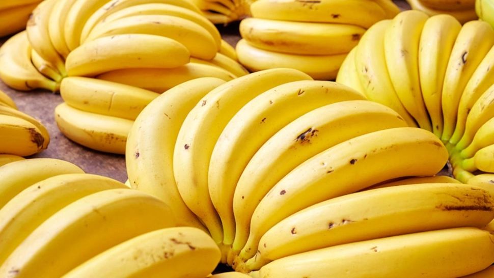 Ce a găsit o femeie într-o banană cumpărată din piață, de la tarabă: "În viața mea nu mai mănânc așa ceva!" - FOTO