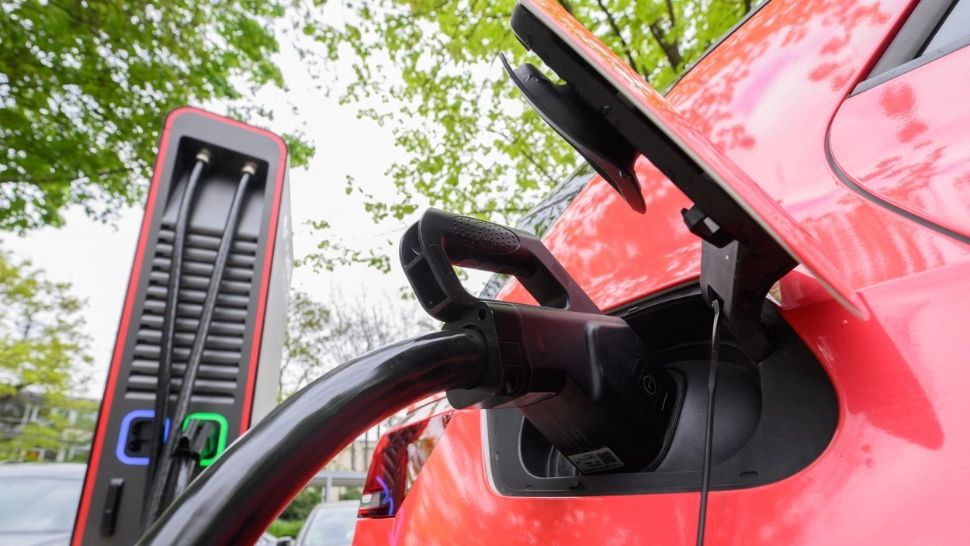 Mașinile eco, afectate de criza componentelor. Foto/Profimedia