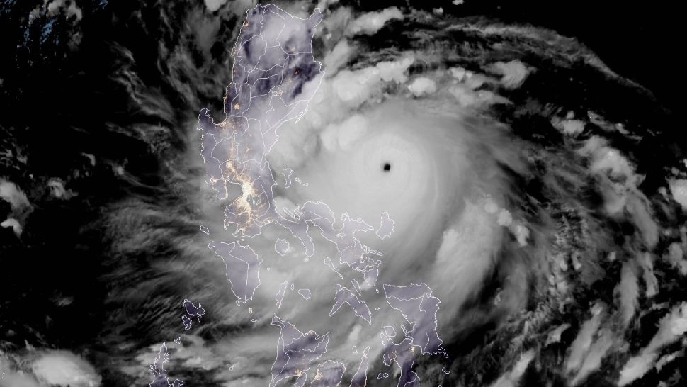 Alertă în Filipine: Super-taifunul Noru a lovit nordul țării, cu rafale puternice de vânt - Oamenii sunt evacuați - VIDEO