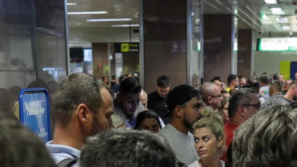 Haosul provocat de Blue Air pe aeroporturi - Tunul de 300 de milioane de lei Foto: INQUAM/Octav Ganea