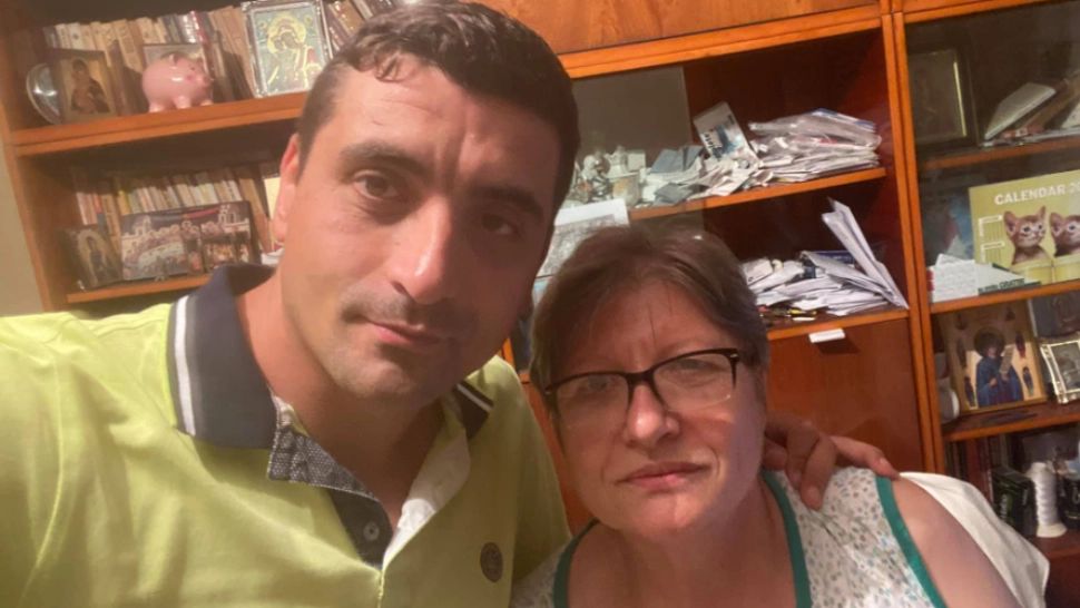 George Simion alăturid e mama sa/ Captură foto Facebook