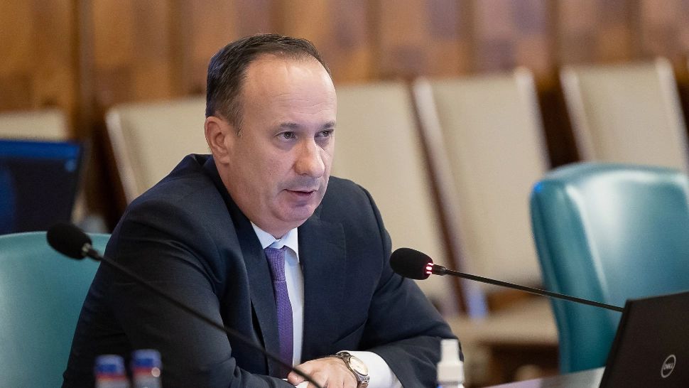 Fostul ministru al Finanțelor, Adrian Câciu, ironizează „revolta” tardivă a unor magistrați cu 40.000 de lei pensie