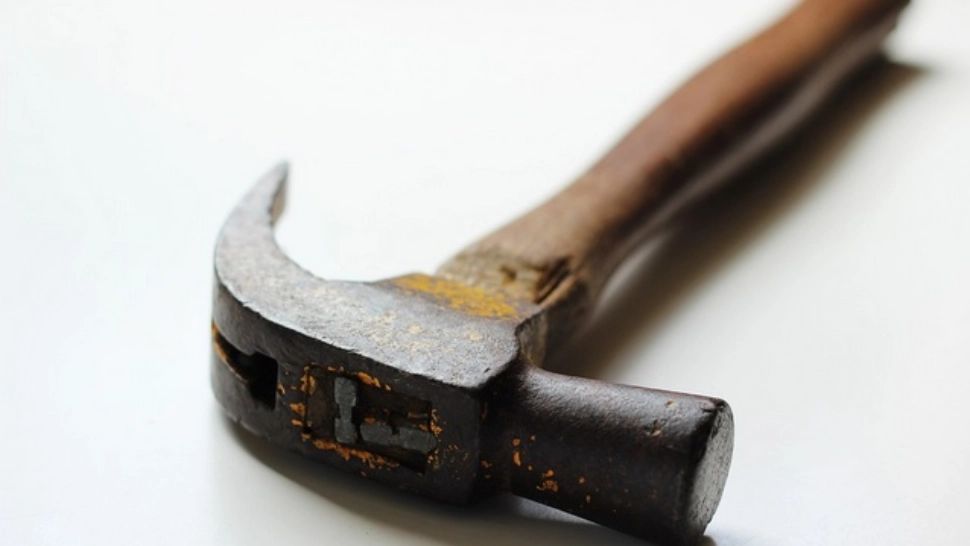 Doi dintre indivizii care au atacat cu ciocanul un tânăr de 29 de ani, audiați de polițiști. Noi date din ancheta atacului violent din Chiajna