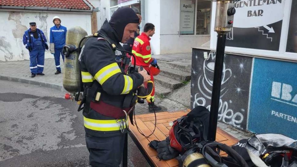 Incendiu puternic a izbucnit la un centru comercial din Alba Iulia. Foto/ISU