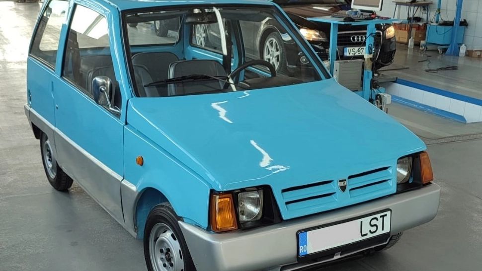 Lăstun, singura mașină de serie românească fabricată din fibră de sticlă. Foto/RAR Vaslui