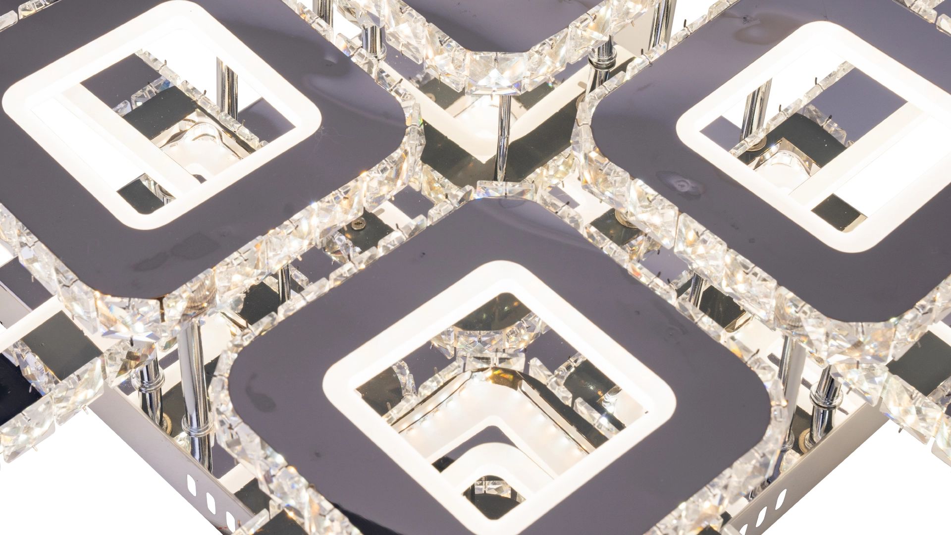 Lustre moderne pentru living