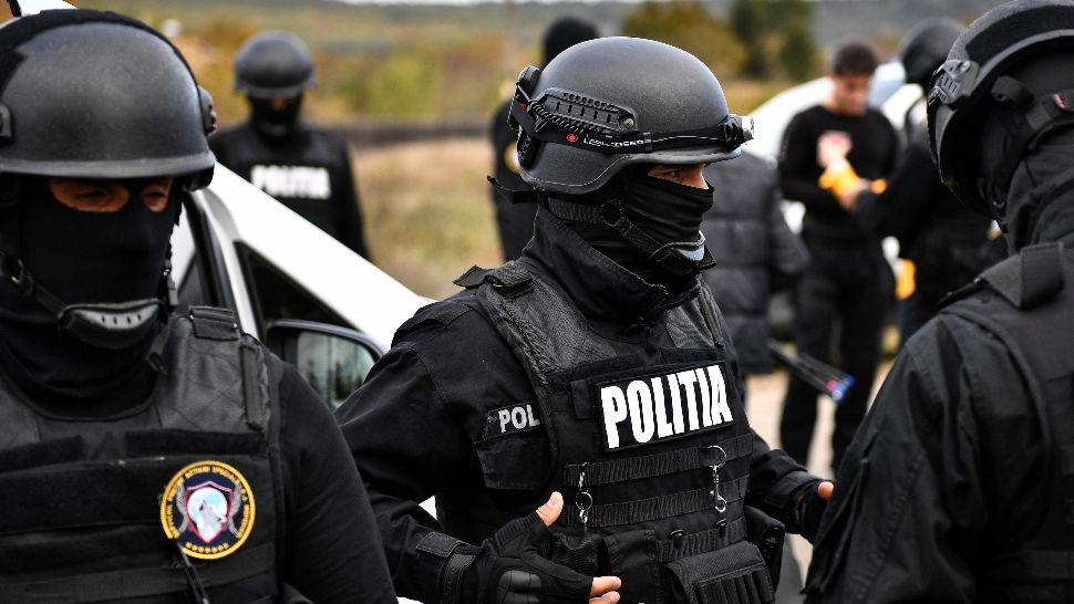 Percheziții/ Foto: Arhivă Inquam Photos