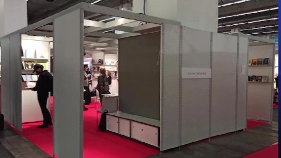 România s-a făcut din nou de râs la un eveniment internațional! Cum a arătat standul țării noastre la Târgul de Carte de la Frankfurt