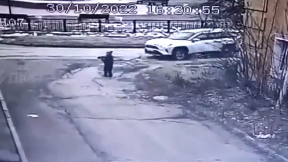 Gest INUMAN al unui deputat din partidul lui Putin. A lovit un copil cu mașina și a plecat, deși micuțul urla de durere - VIDEO 