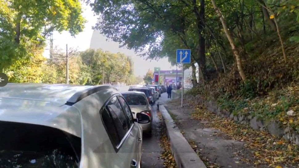 Alertă în Crimeea. Cozi uriașe la benzinării, după explozia de la podul care face legătura cu Rusia - VIDEO