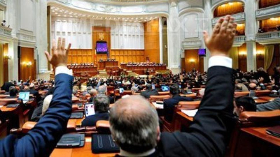 Parlamentarii de la Comisiile de Buget - Finanțe „împart” banii. Foto/Arhivă