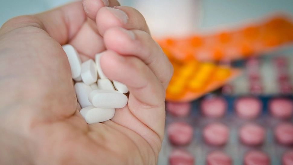 Specialiștii avertizează că în cazul tratării bolilor de sezon se face exces de medicamente 