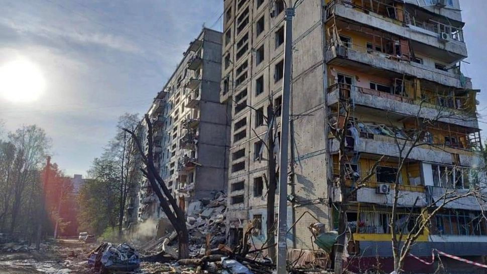 Zelenski, după atacul rusesc cu rachete asupra blocurilor din Zaporojie: „O cruzime absolută” 