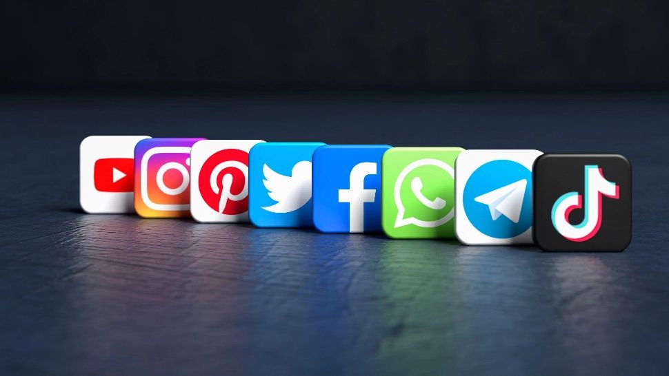 Faceboom și Instagram, catalogate oficial de Rusia „teroriste și extremiste”. Foto/Profimedia