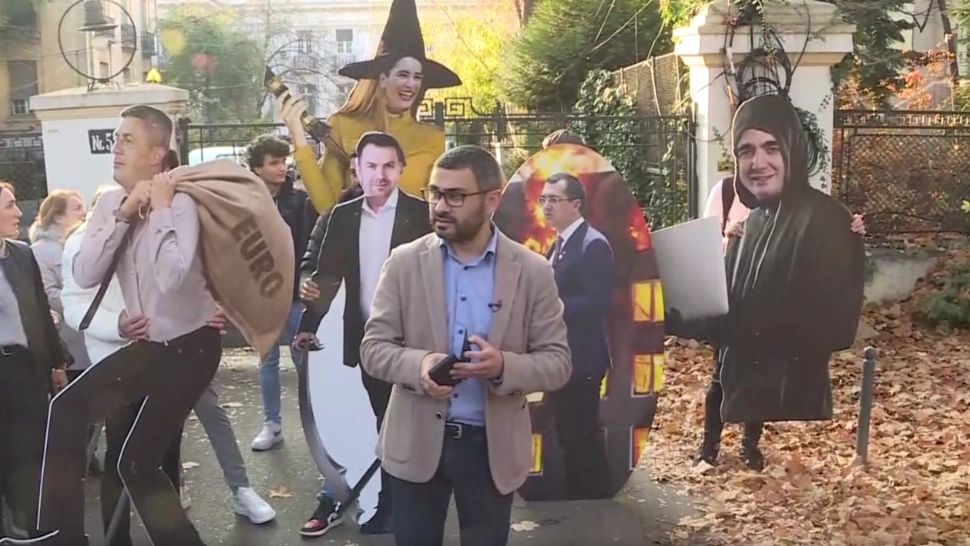Protest la sediul USR/ Captură video