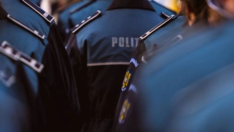 Zeci de mii de polițiști, jandarmi, pompieri, pe străzi în minivacanța de 1 Decembrie - Recomandări importante pentru români
