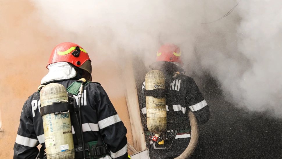 Incendiu la o fabrică de încălțăminte din Arad: doi angajați erau în incintă