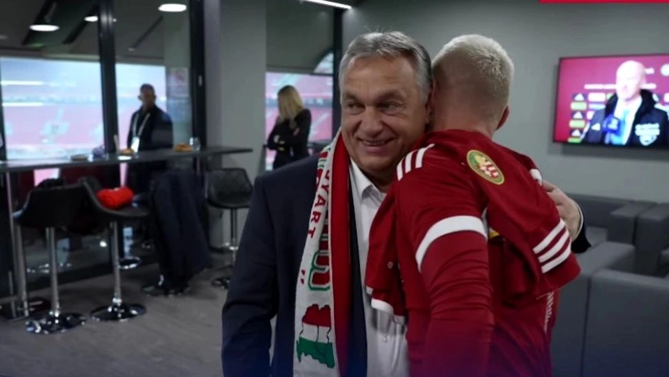 Viktor Orban cu fularul celebru deja. Foto/Profimedia