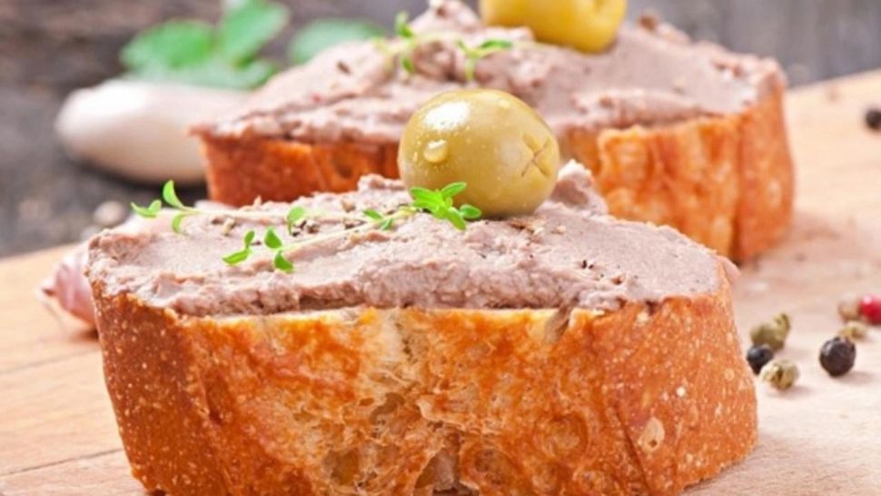 Pate de pasăre - imagine de arhivă