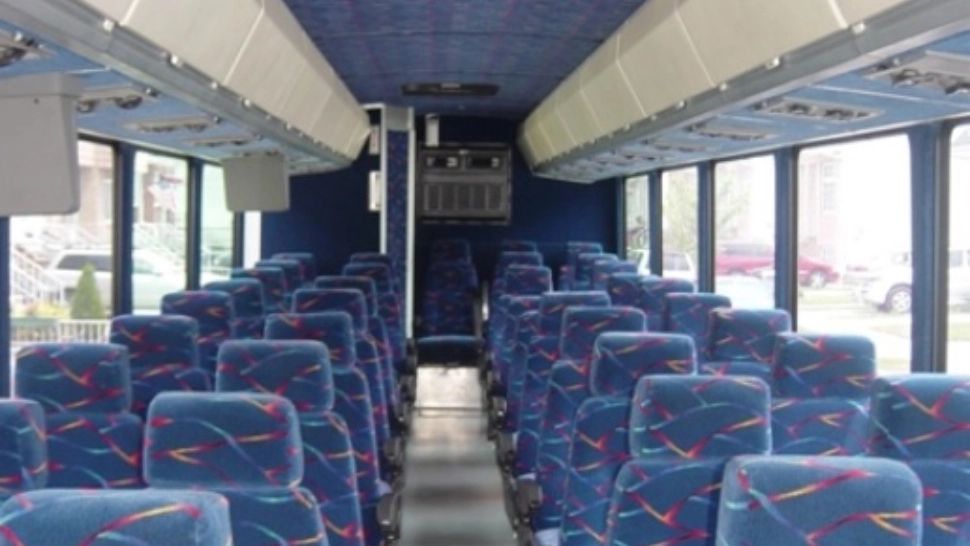 Despăgubiri de 10.000 de euro după ce și-a rupt mâna în autobuz