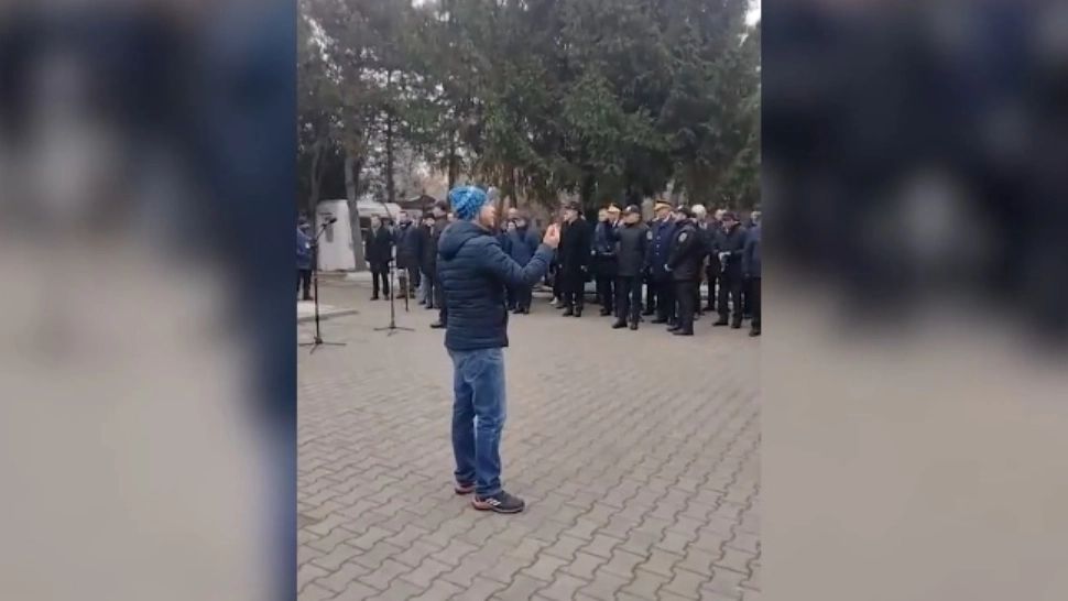 SCANDAL în Cimitirul Eroilor la depunerea de coroane: „Rușine să vă fie, criminalilor!” - VIDEO