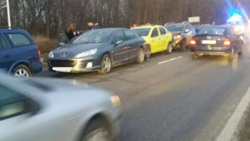 Carambol pe DN1B. 6 mașini implicate. Foto/IPJ Buzău