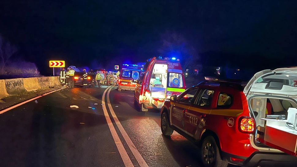Accident grav între 3 autoturisme: două persoane au murit, VICTIME multiple - Trafic rutier blocat total pe DN 1! FOTO