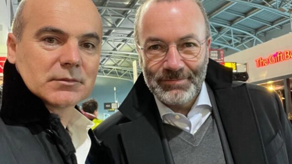 Rareș Bogdan, alături de președintele PPE, Manfred Weber, în drum spre Viena: "Ultimul Asalt. Față în față cu Karl Nehammer, cancelarul Austriei"