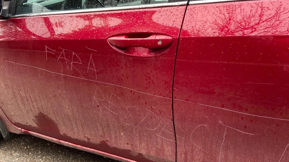 Mașina viceprimarului Timișoarei a fost vandalizată