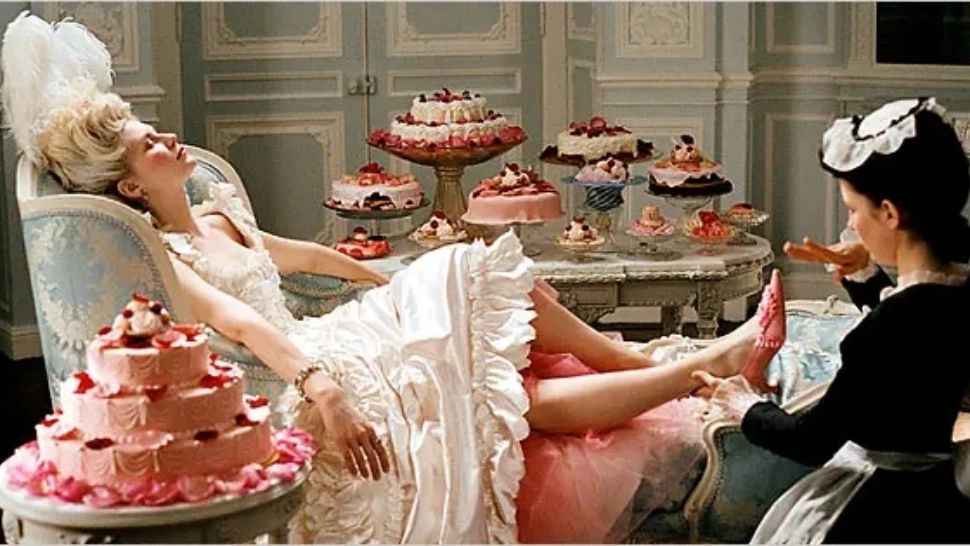 Dieta Mariei Antoaneta, o ciudățenie care funcționează. Sursa foto: Filmul Marie Antoinette, regia Sofia Copolla