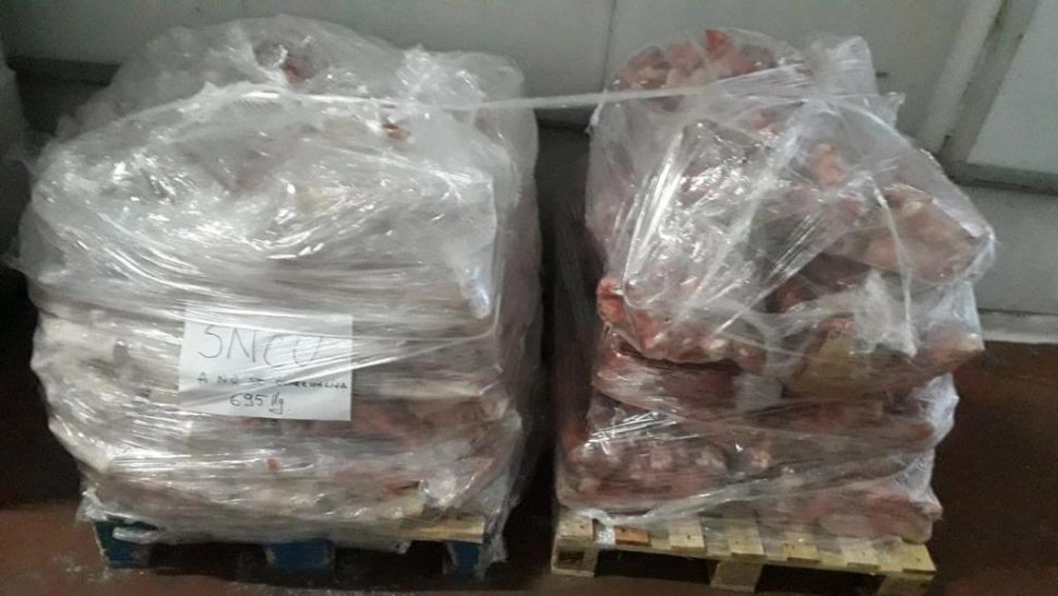 Carne congelată cu termen de valabilitate schimbat. Foto/ANSVSA