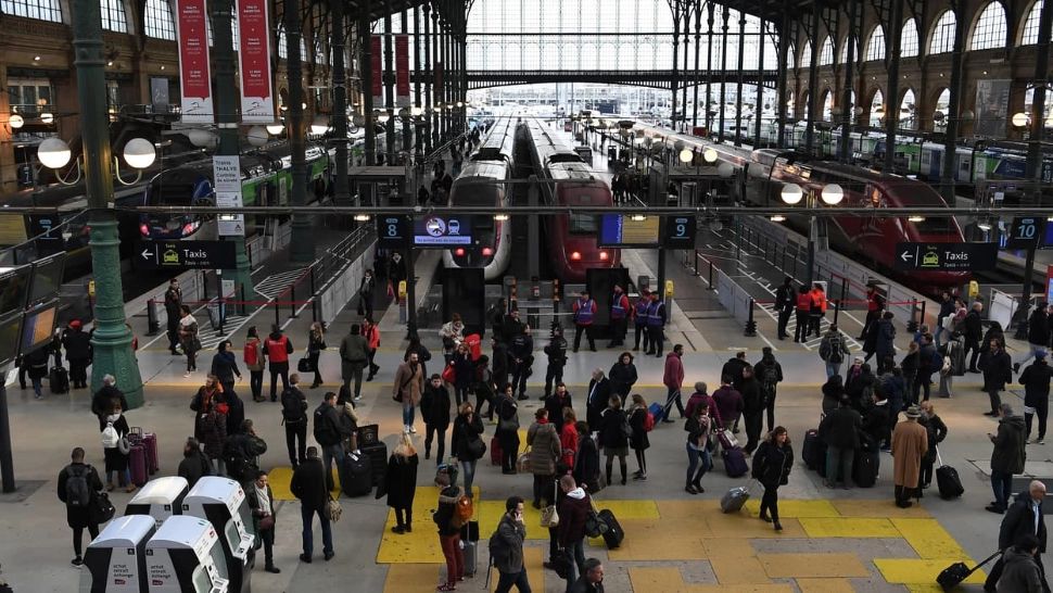 Atac sângeros în Gara de Nord, din Paris. Mai multe persoane, rănite de un atacator cu un cuțit 