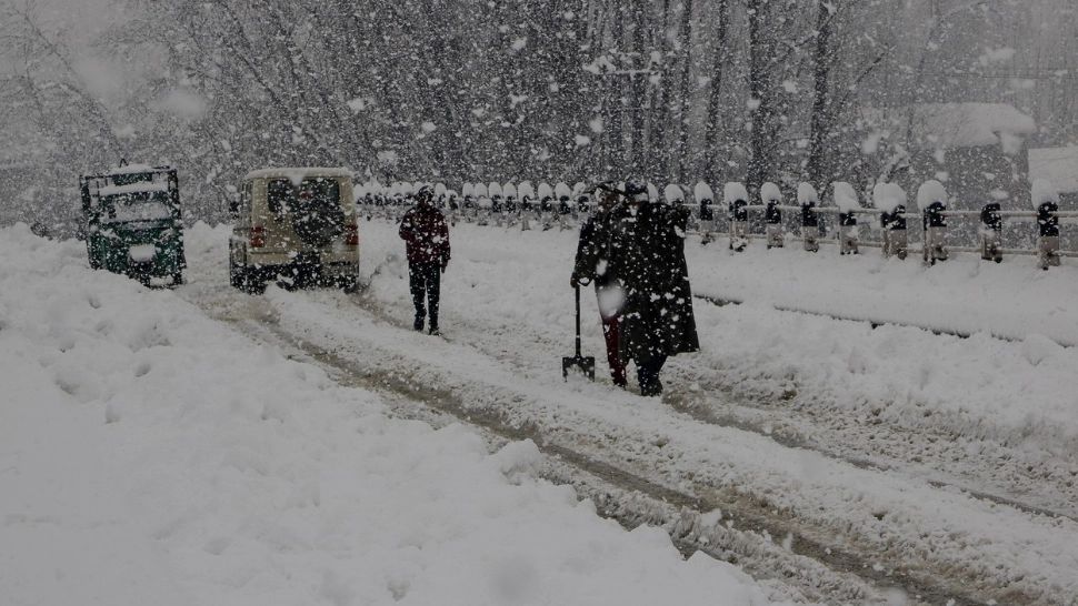 România, lovită de un ciclon violent: ninsori abundente, strat de zăpadă de 30 de cm