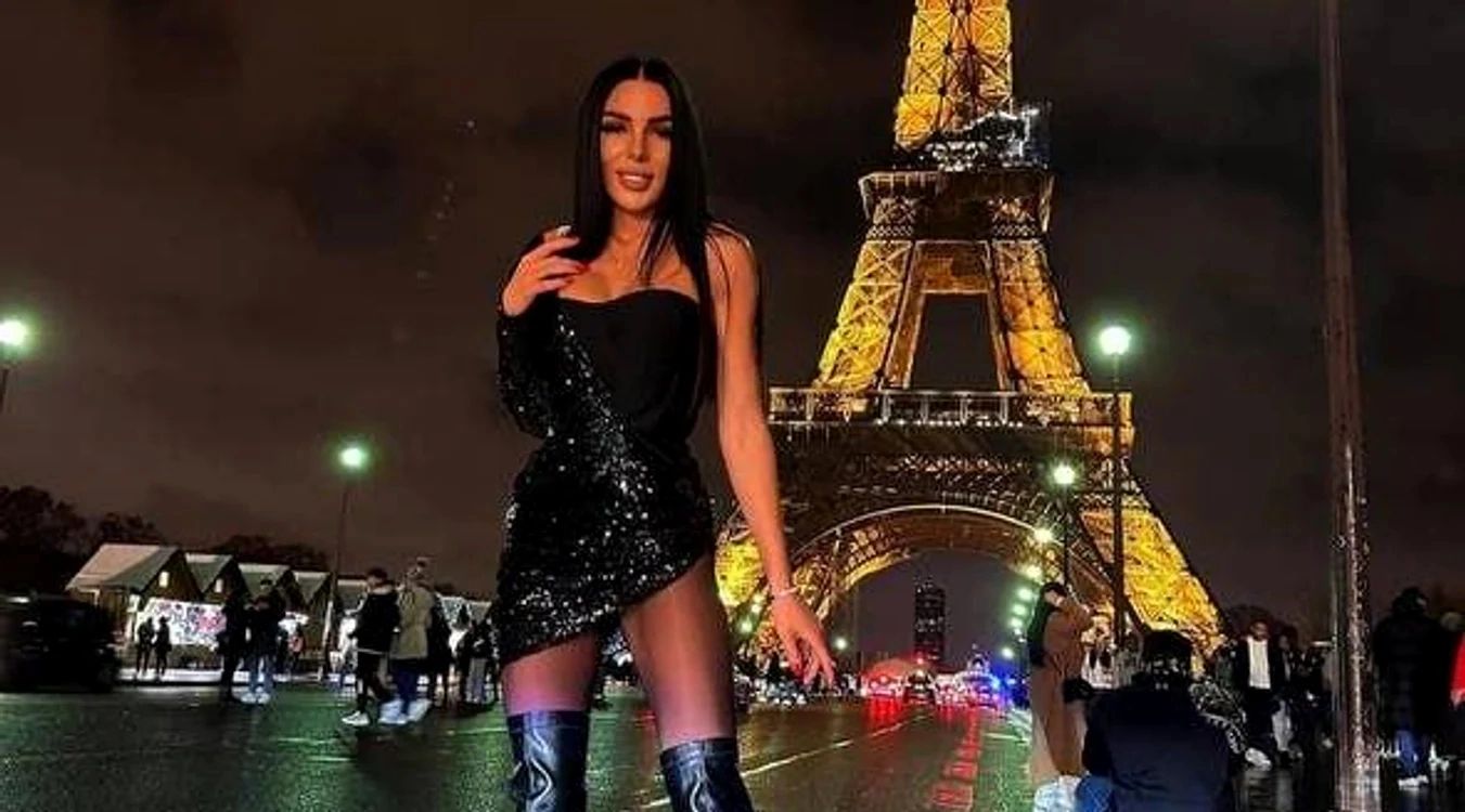 Scandal uriaș în Ucraina. O angajată a serviciului de grăniceri din Odesa, în ipostaze sexi la Paris - FOTO 