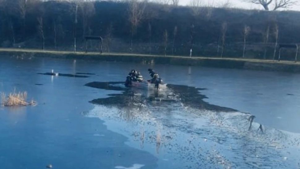 2 copii, în PERICOL de înec, la Vâlcea 