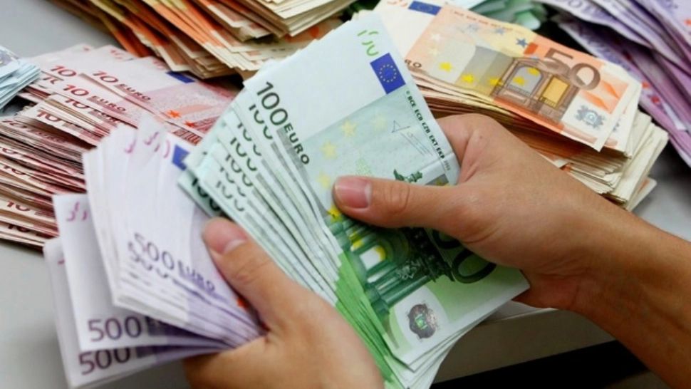 Tânăr din București, lăsat fără 40.000 de Euro printr-un singur click