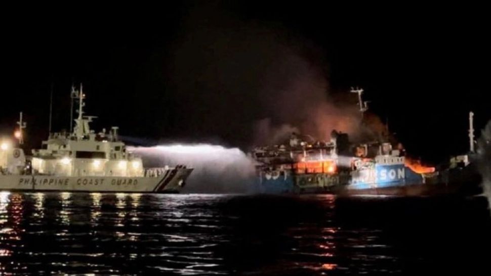 Incendiu feribot Filipine / Twitter Breaking News Alerts