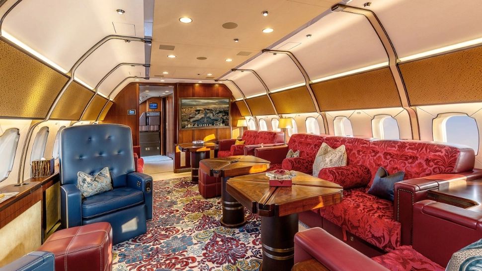 Cum putea scuti Iohannis 350.000 de euro pe un zbor - Specialist: „Deplasarea se putea face și cu aeronavă a compnaniei naționale”