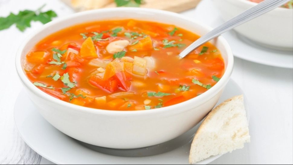 Ai gătit ciorba de fasole greșit până acum. Ingredientul secret care îi dă un gust unic