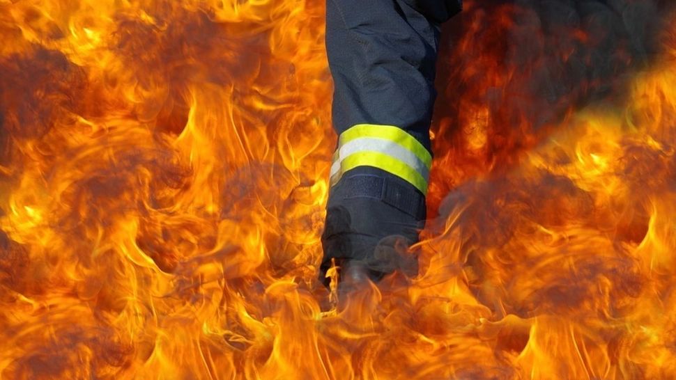 Atac cumplit în Neamț: Un bătrân a fost incendiat în propria casă pentru o datorie de 50 de lei - A murit la spital