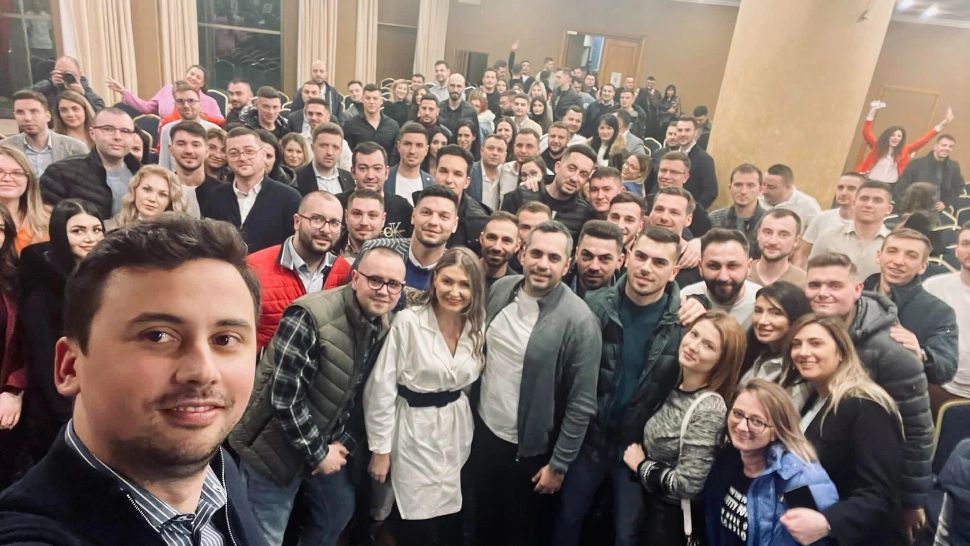 Petrecere cu manele la școala politică a TSD, cu dedicații jignitoare - VIDEO