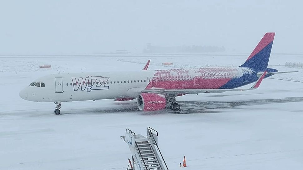 Avion pe pistă/ Facebook Aeroportul Stefan cel Mare Suceava