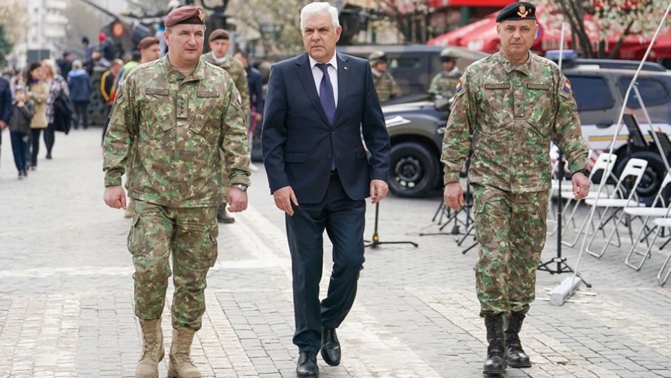 Angel Tîlvăr, ministrul Apărării