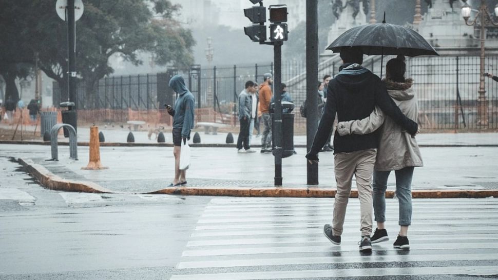 Vremea ne joacă feste de Paște, posibil să avem nevoie de umbrele. Ultimele date de la ANM