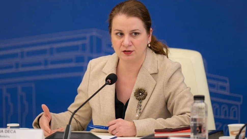 Ministrul Educaţiei - Ligia Deca