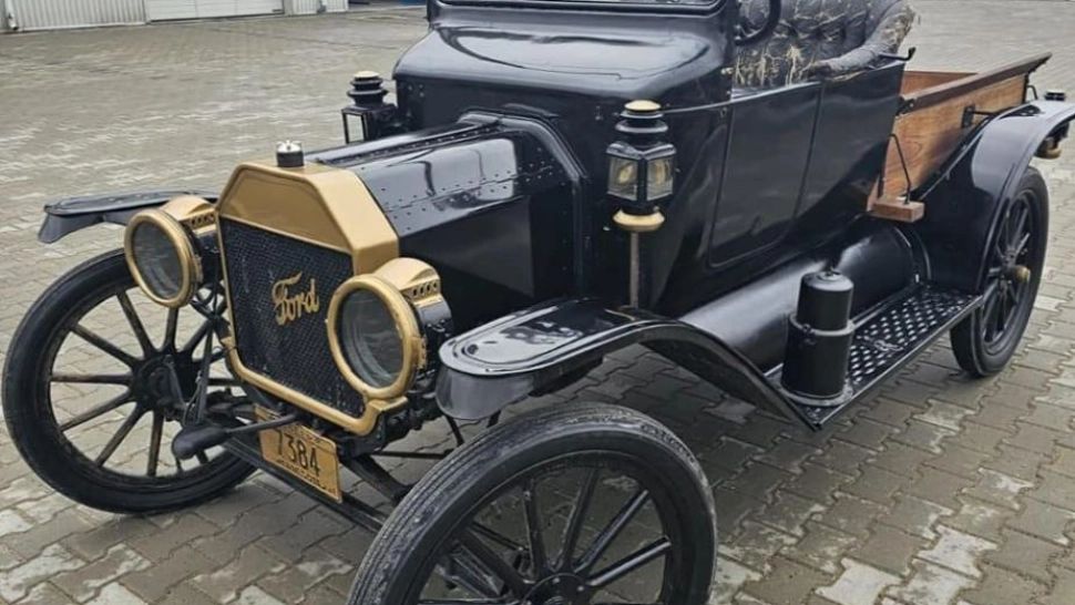 Mașină din 1914 adusă la RAR pentru ITP. Foto/RAR